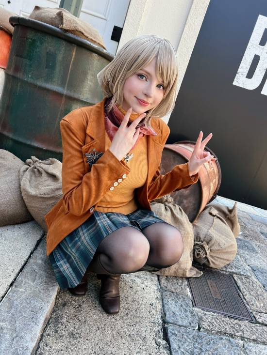 天添盈 碍事梨体模Cos\＂自己\＂：天使颜值性感黑丝 纯欲感拉满!